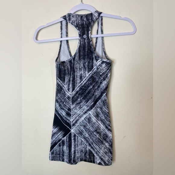 Lululemon Size 2 Racerback Heat Wave White Black Tank Top. - Picture 3 of 3